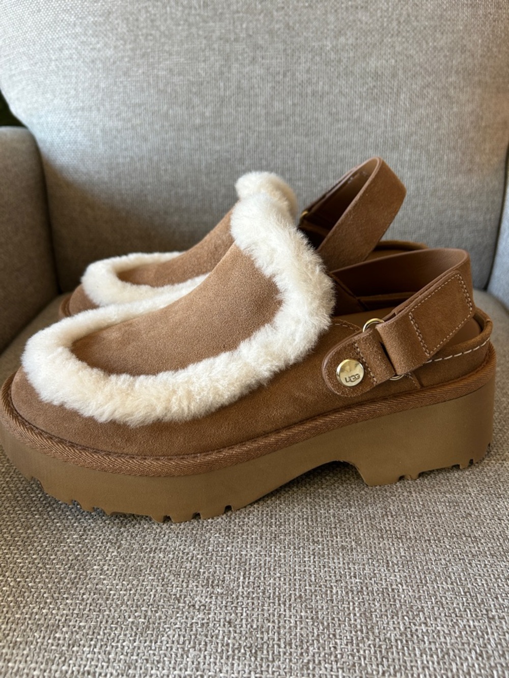 BRAND NEW Ugg Esmee Leather Clog, Shearling Trim, Size 9